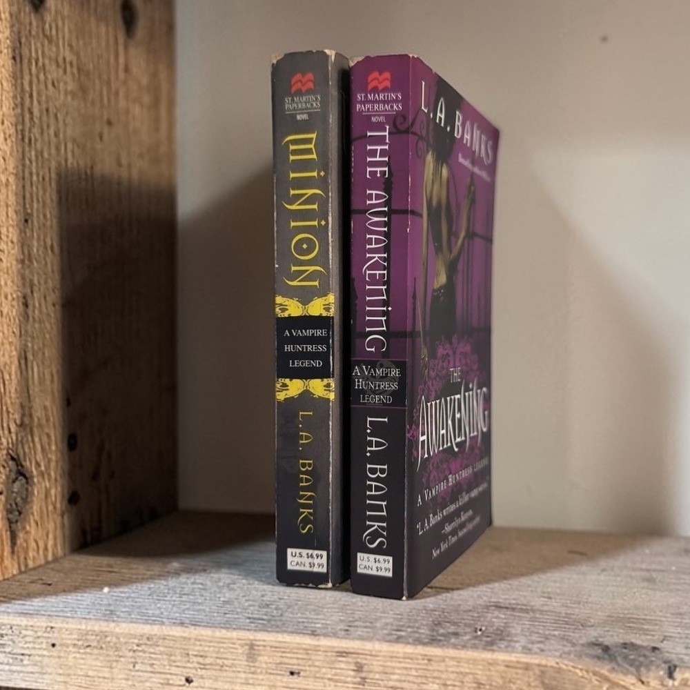L.A. Banks Vampire‎ Huntress Legend Minion & The Awakening Paperback Book Bundle